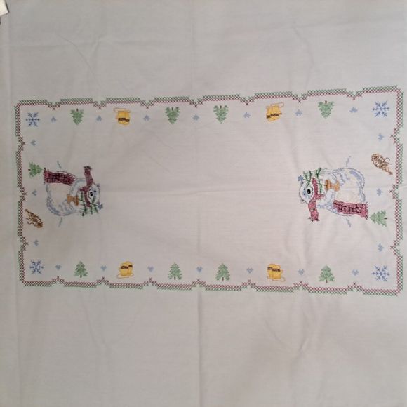 Embroiderd Cross Stitch Christmas Tablecloth Polar Bear Size 68"x52.5" H… - Picture 3 of 8